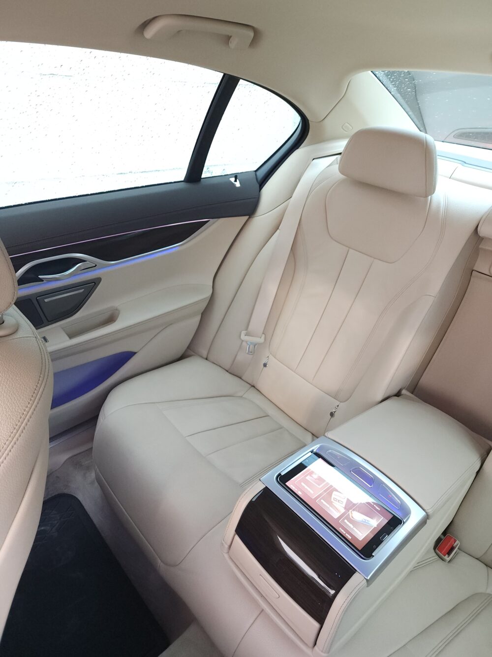WIN BMW 7-Series xDrive 2017 + 500 Instant Prizes - Image 2